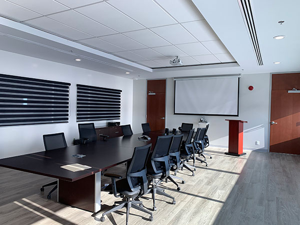 RayonLED meeting room with integrated ceiling lighting